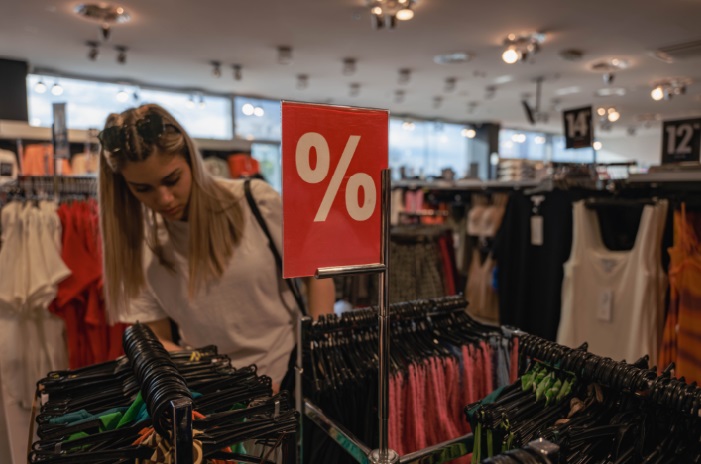 Meghnagi denuncia i pre-saldi: “Così si svuota il valore dei saldi estivi”