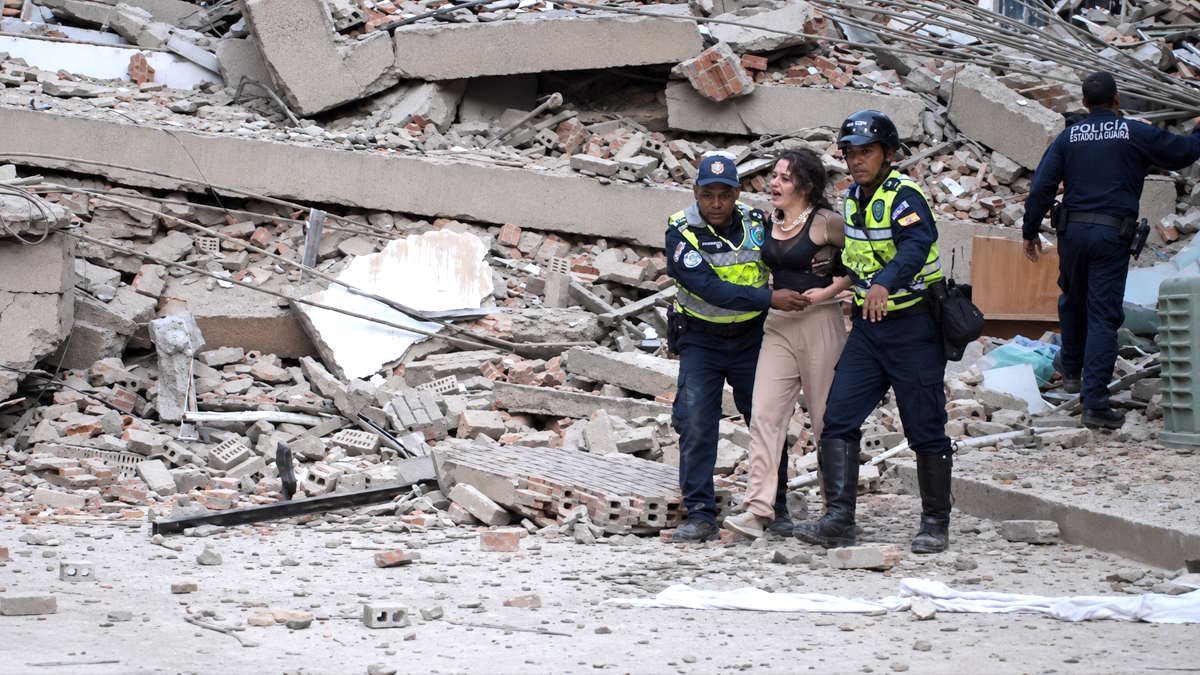 Venezuela, la disperata caccia ai dispersi dopo il doppio terremoto. I social diventano l'ultima speranza per migliaia di famiglie