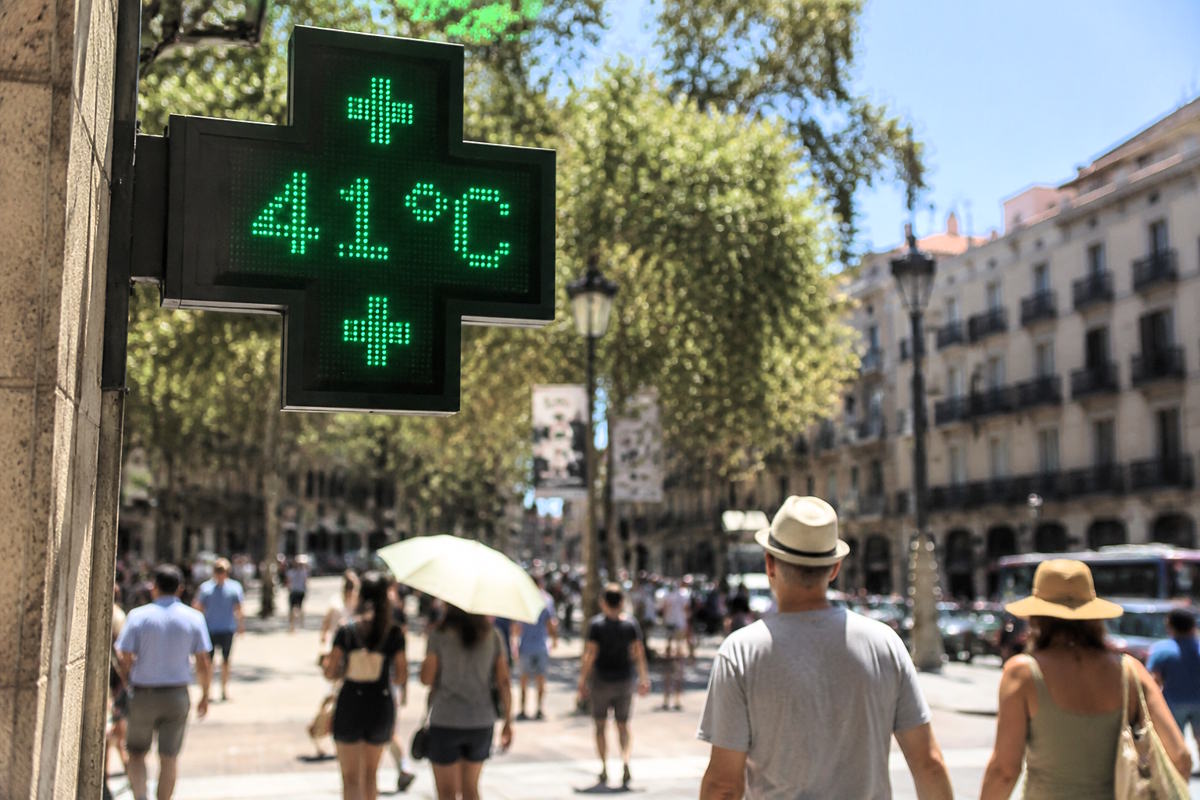 Ondata di caldo senza precedenti in Europa: giugno 2026 entra nella storia, migliaia di vittime e città al limite della sopravvivenza