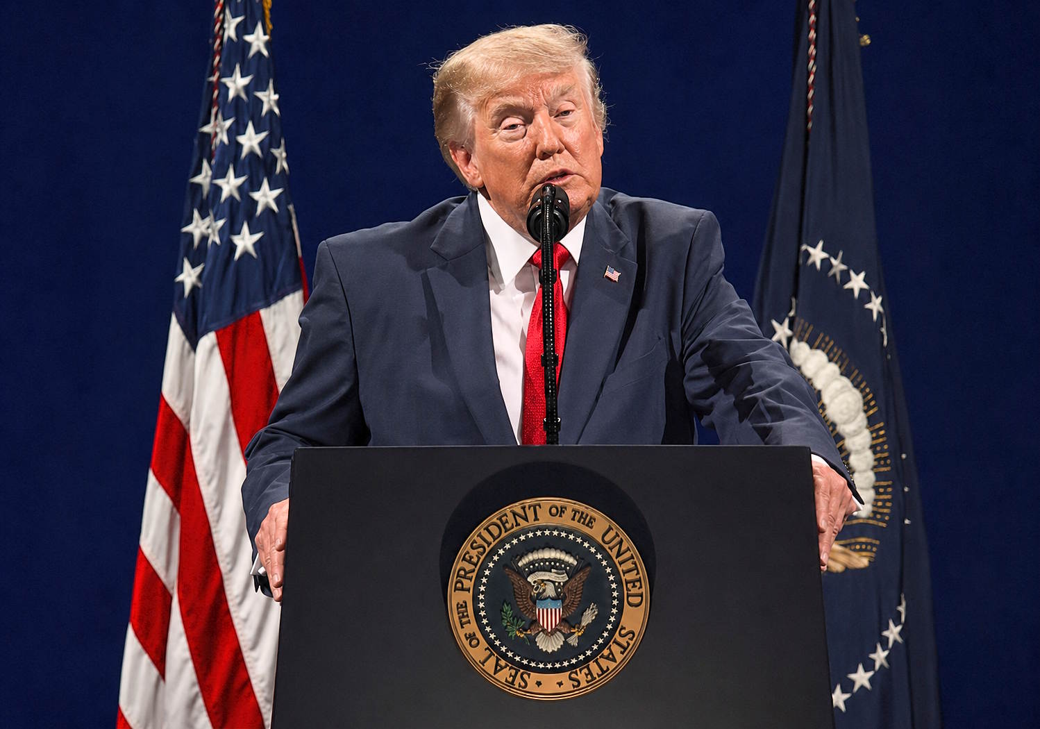 Trump celebra l’America “più forte di sempre”, ma i numeri raccontano un Paese indebitato, diviso e sempre meno affidabile