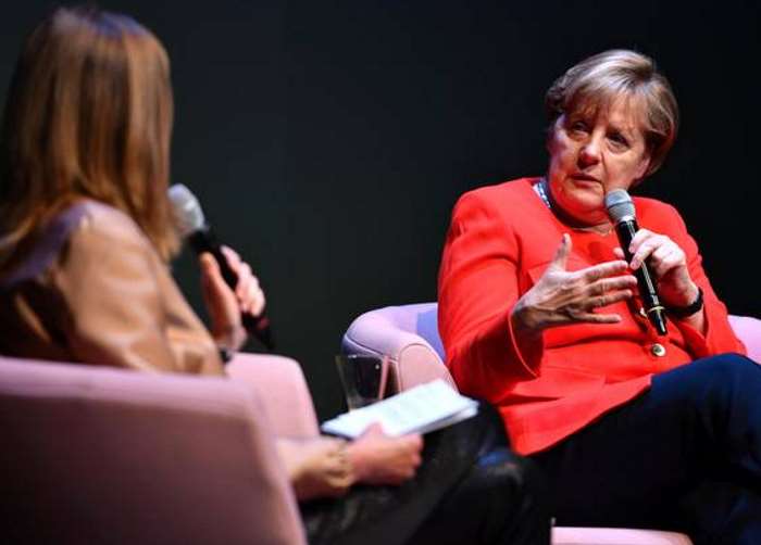 In Germania la Merkel favorevole al voto su una legge per il matrimonio tra gay